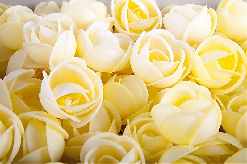 Wafer Roses Medium Yellow (100)