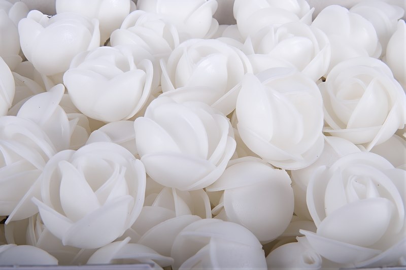 Wafer Roses Medium White (100)